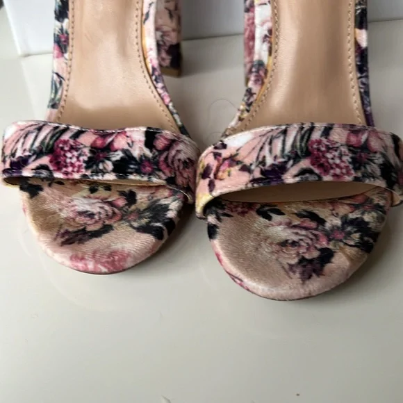 Steve Madden Carrson Floral Heel - Picture 6 of 7